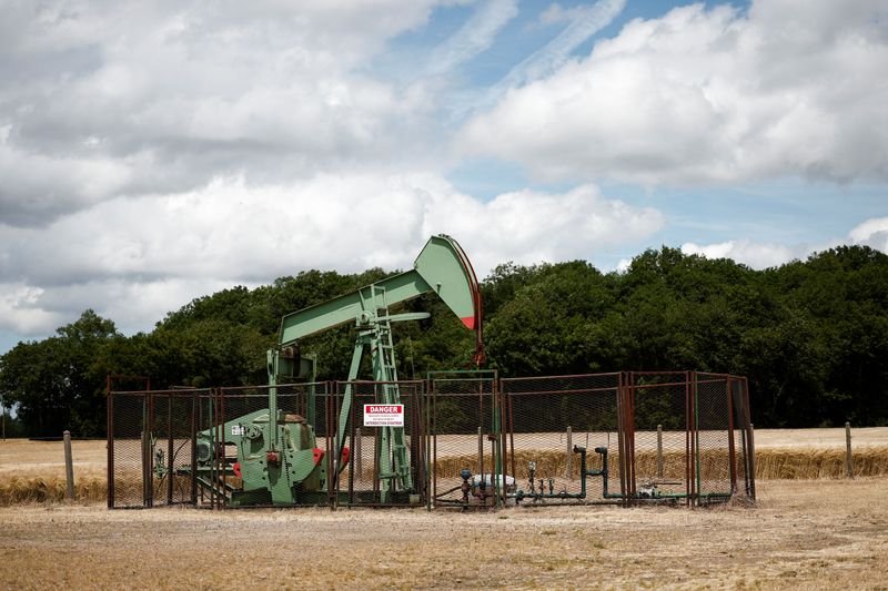 © Reuters. A pumpjack operates at the Vermilion Energy site in Trigueres, France, June 14, 2024. REUTERS/Benoit Tessier