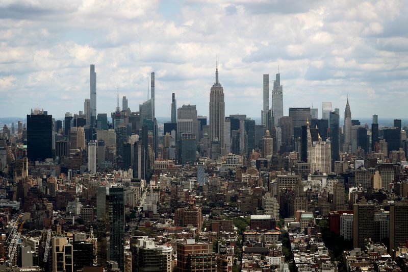 © Reuters. FILE PHOTO: A general view of the skyline of Manhattan as seen from the One World Trade Center Tower in New York City, New York, U.S., June 15, 2021. REUTERS/Mike Segar/File Photo